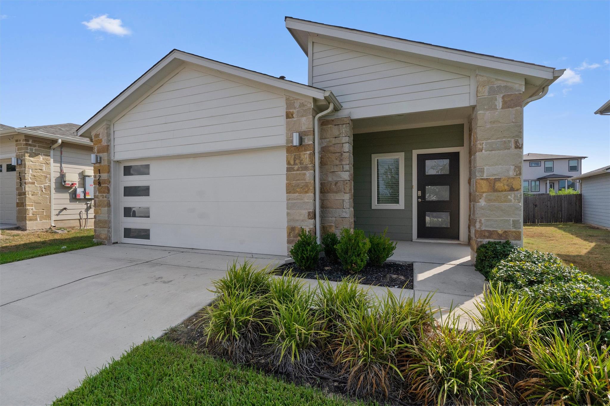 128 Scarborough Way, San Marcos, TX 78666 — photo 1