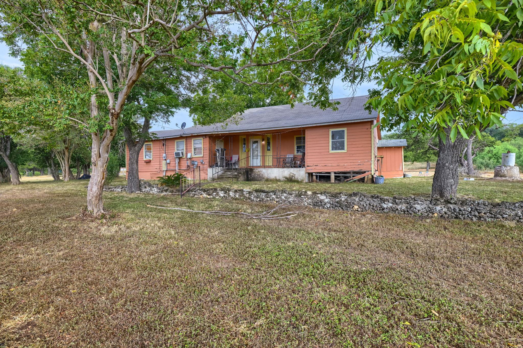 201 Hofheinz St, San Marcos, TX 78666 — photo 1