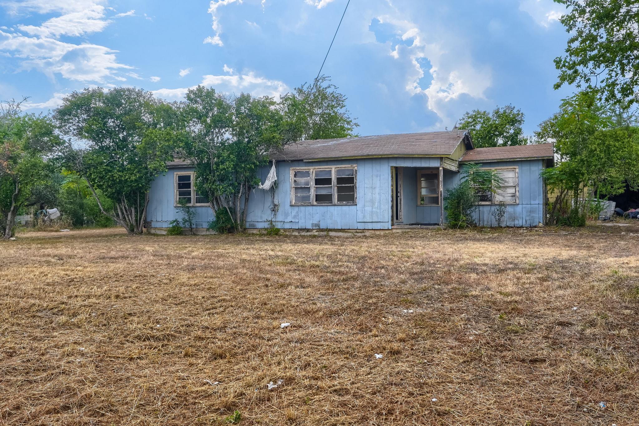 2212  Hunter Rd, San Marcos, TX 78666 — photo 1