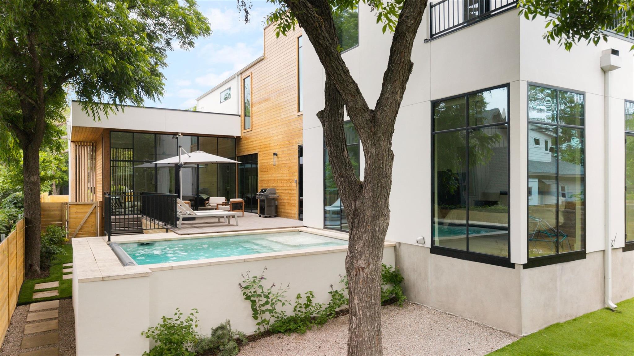 404  Krebs Ln, Austin, TX 78704 — photo 1
