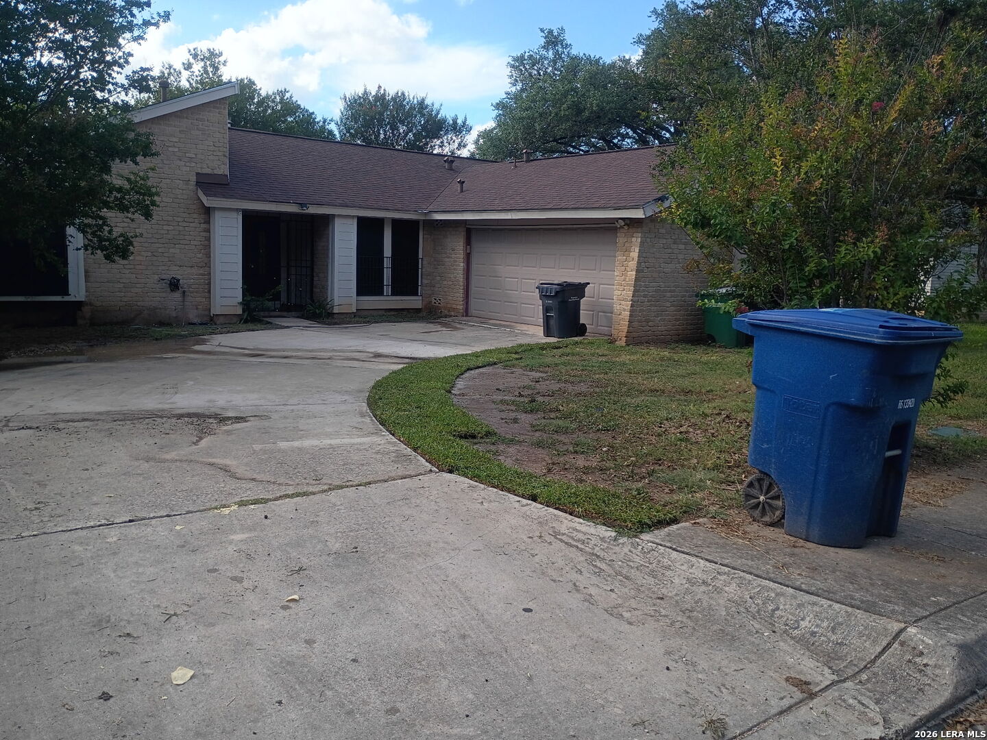 8319 SHALLOW CREEK DR, San Antonio, TX 78251 — photo 1