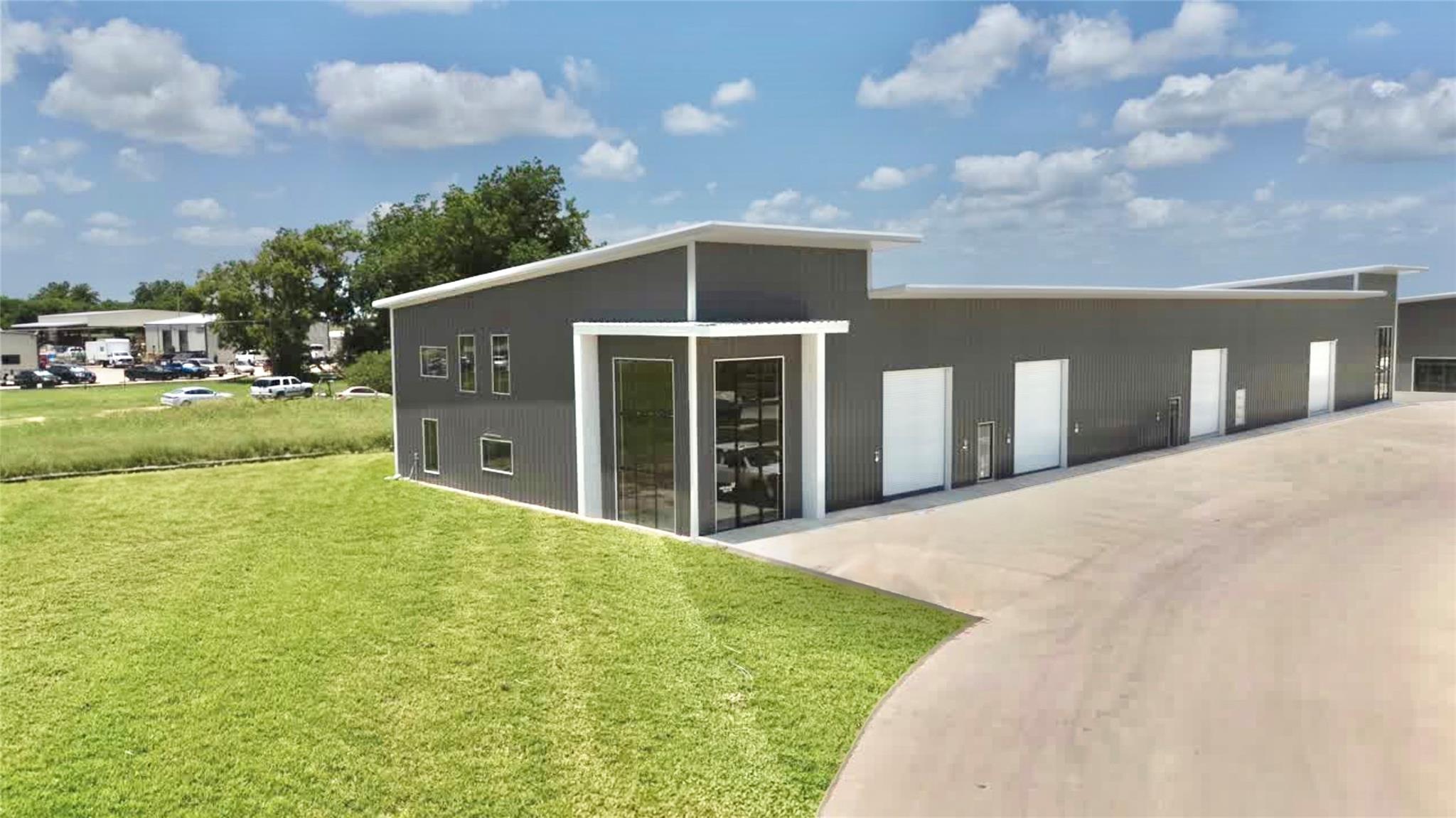 181  Ninety Four Ln, Taylor, TX 76574 — photo 1