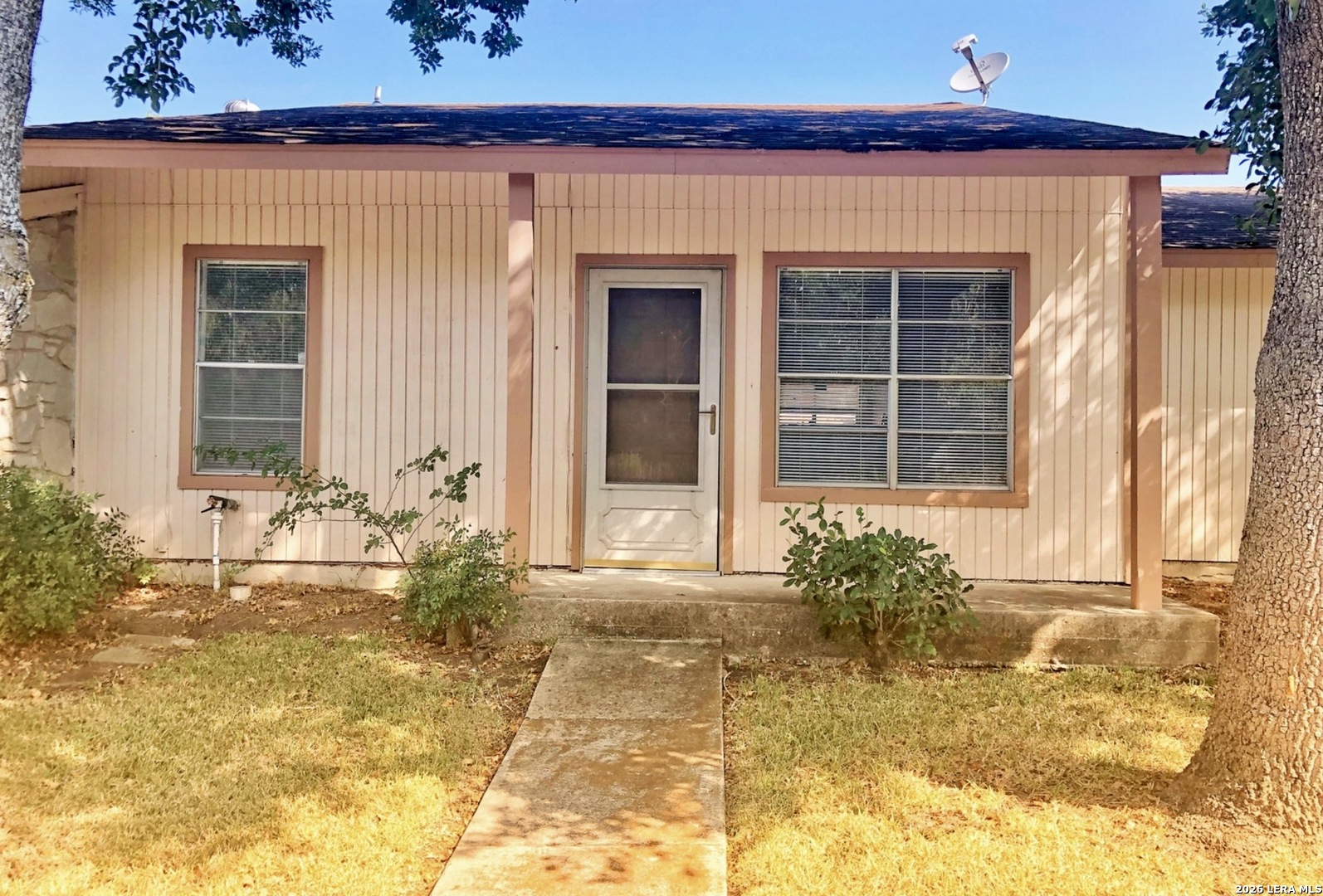 1051 COUNTRY CLUB DR, Seguin, TX 78155 — photo 1