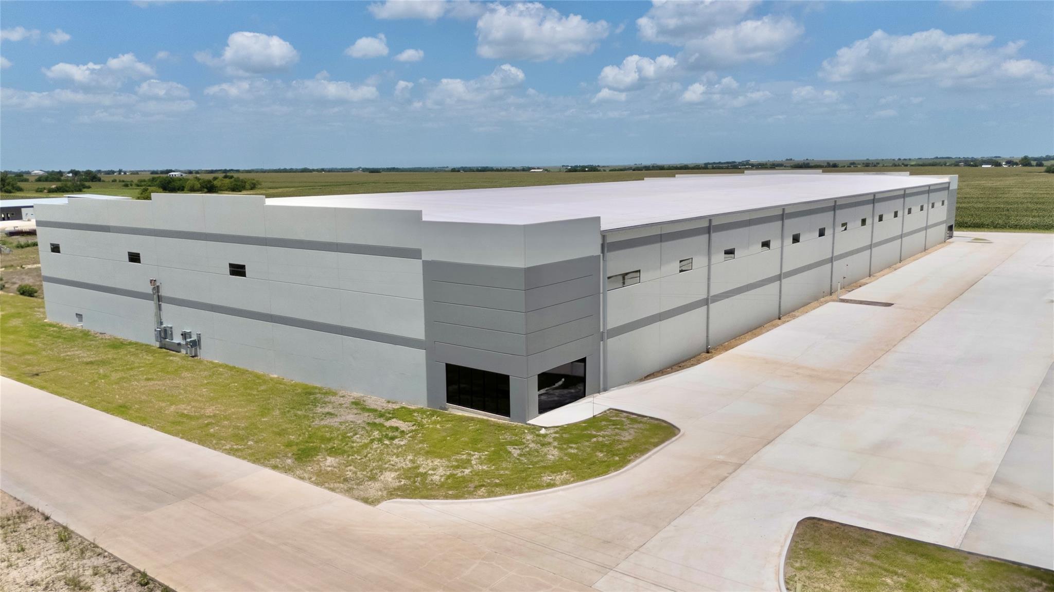 21827  Us-79 Hwy, Taylor, TX 76574 — photo 1