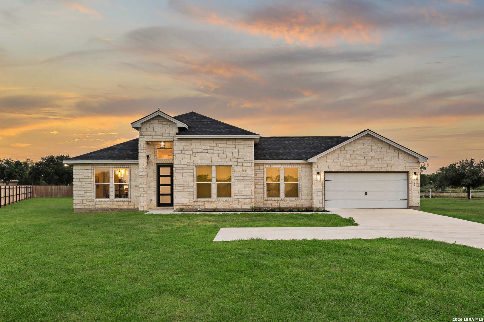 100 W MEDIUM MEADOW DR, Lytle, TX 78052 — photo 1