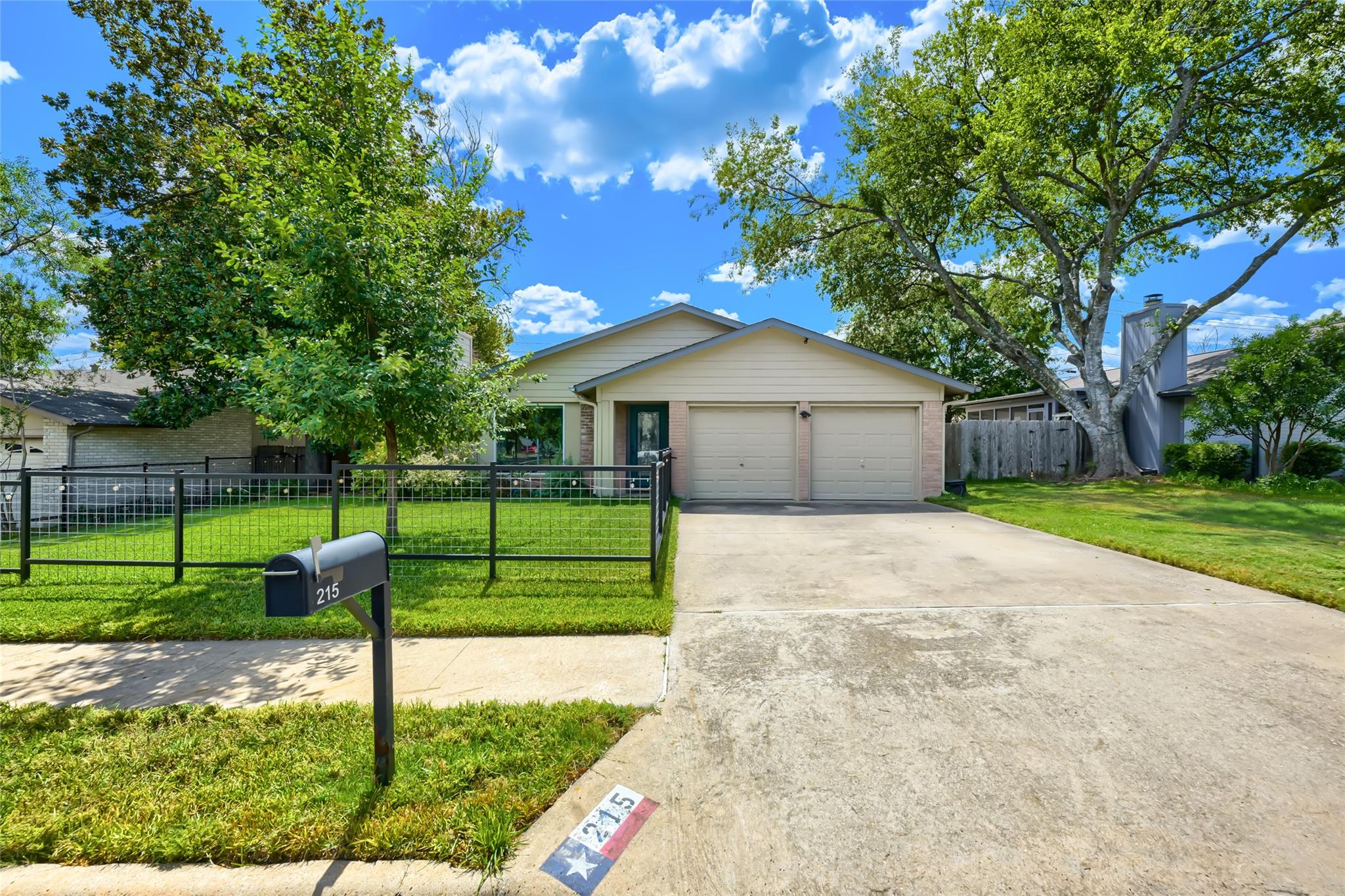215  Cloudview Dr, Austin, TX 78745 — photo 1