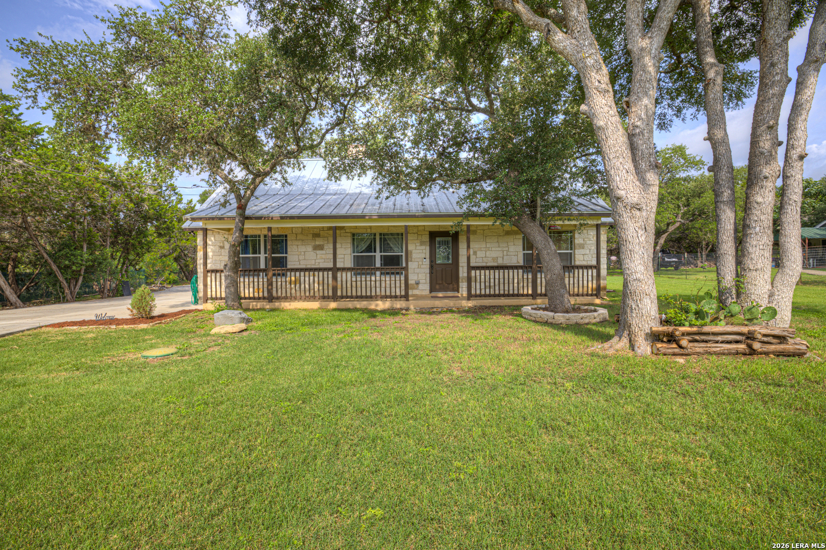 1840 Rustic Oak Ln, Spring Branch, TX 78070 — photo 1