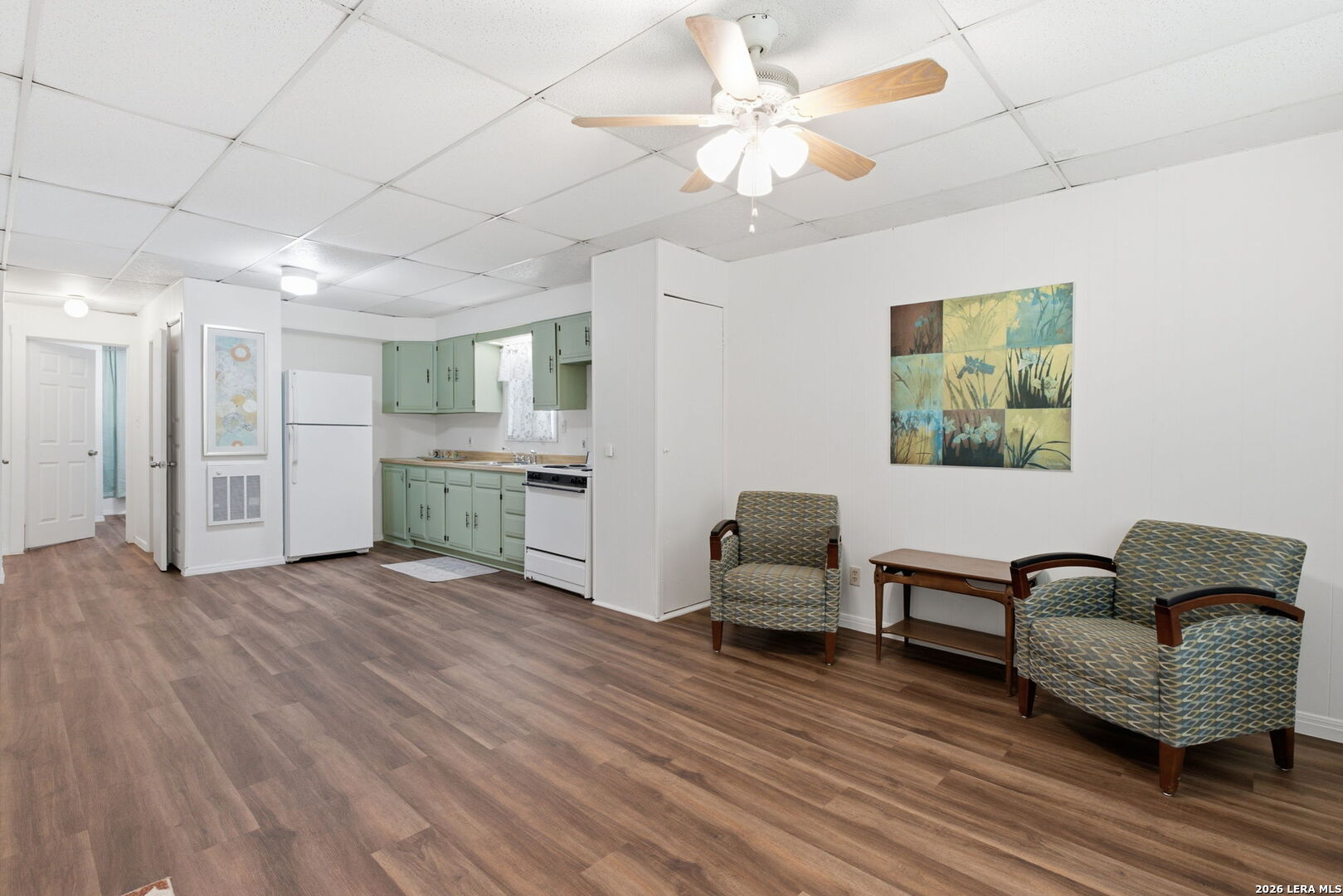 618 E IRELAND ST, Seguin, TX 78155 — photo 1
