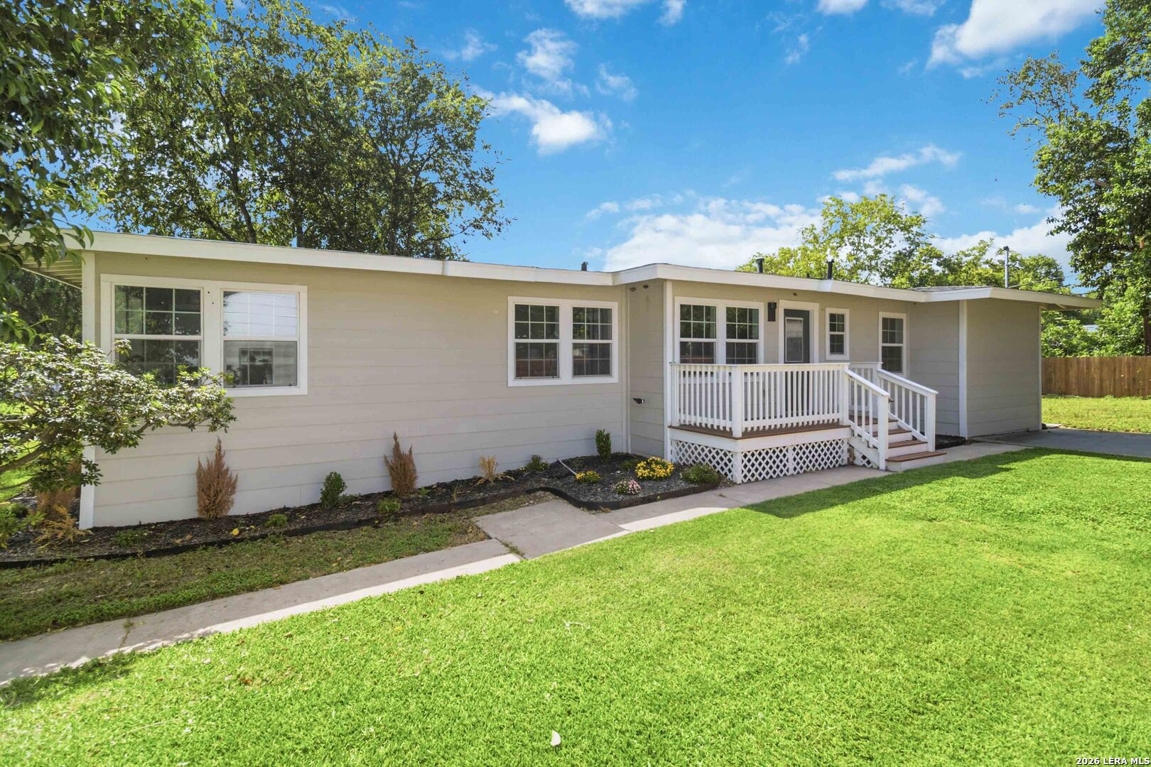225 Arvin Dr, Terrell Hills, TX 78209 — photo 1