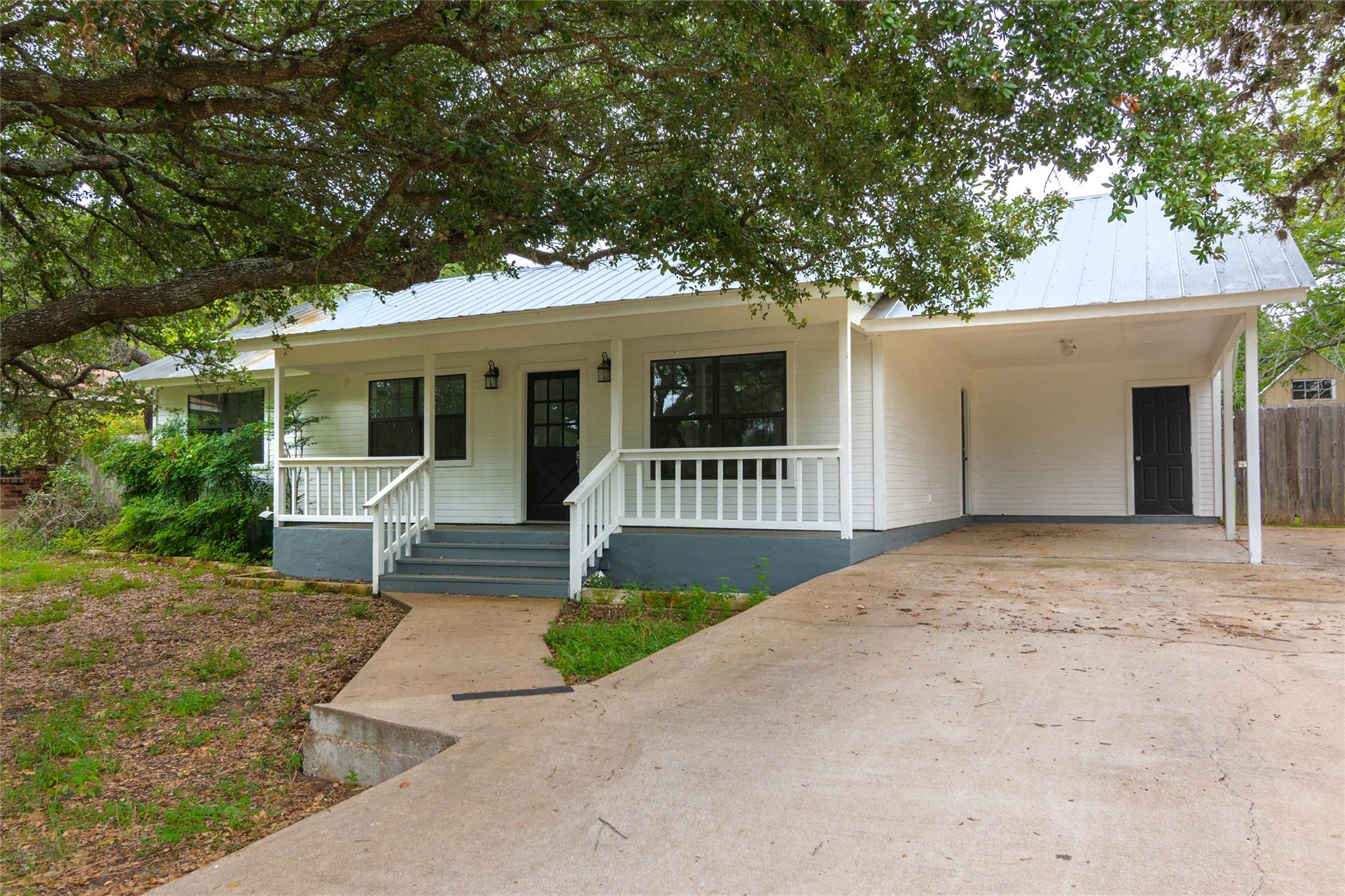 1400  Lazy Creek Ln