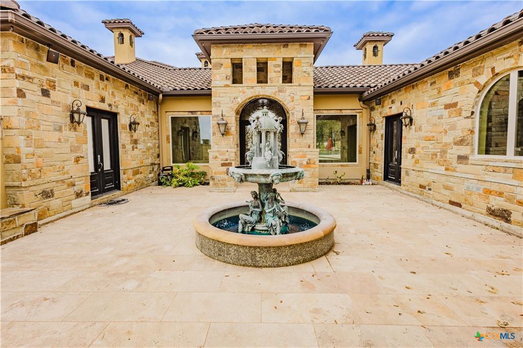 1024  spanish Trl, New Braunfels, TX 78132 — photo 1