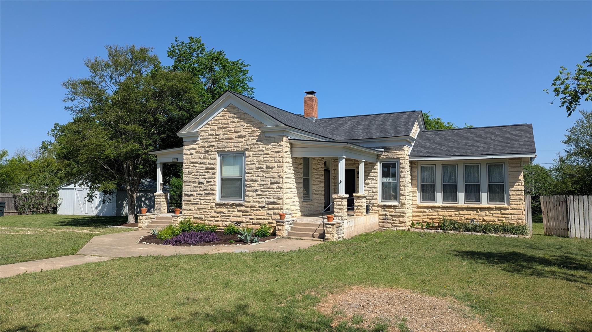 515 E 8th St, Georgetown, TX 78626 — photo 1