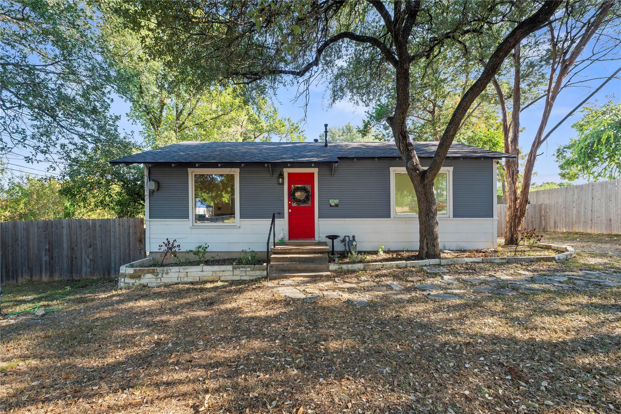 140 E 15th Ave, Belton, TX 76513 — photo 1