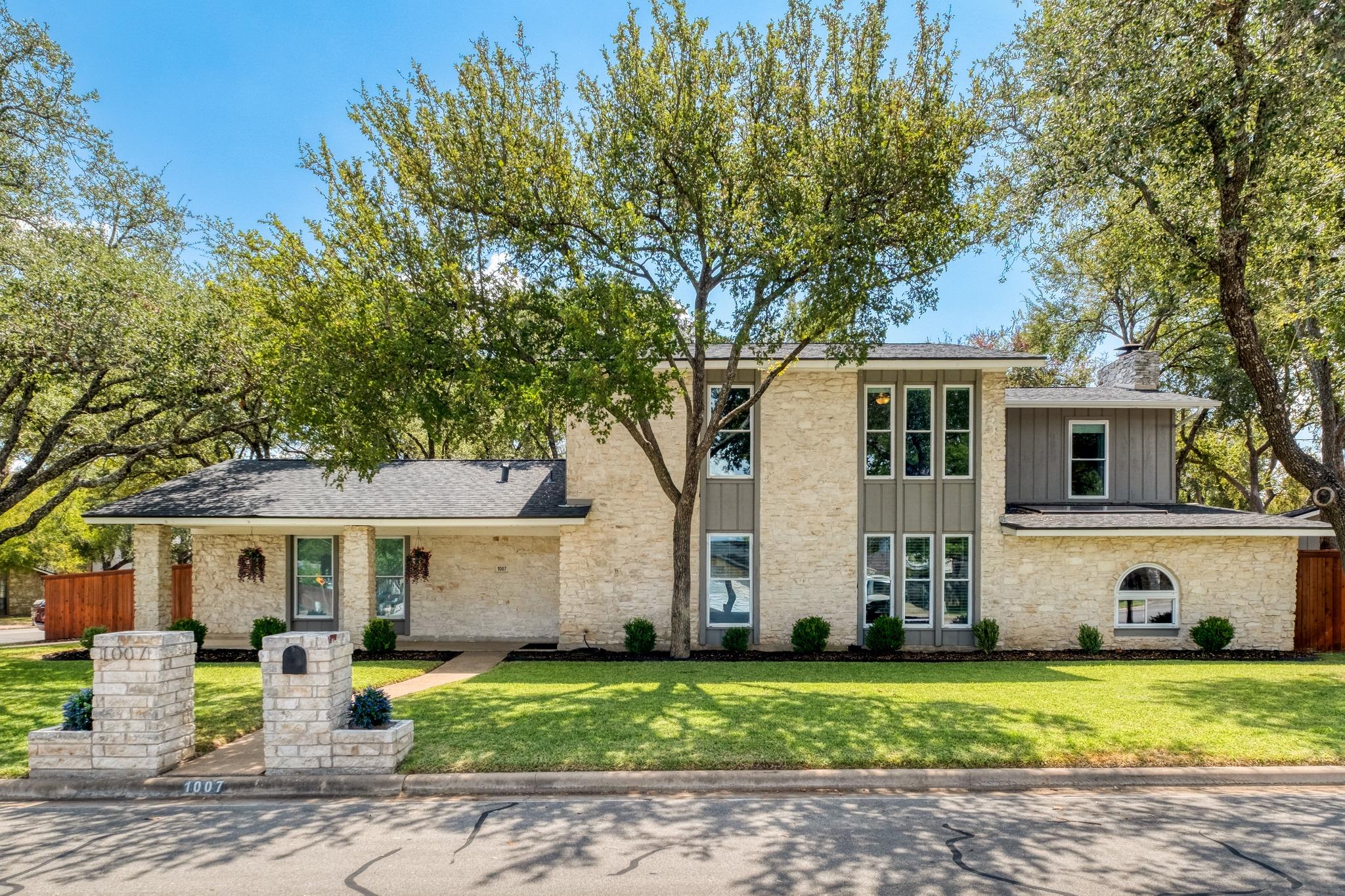 1007  Bluff Dr, Round Rock, TX 78681 — photo 1