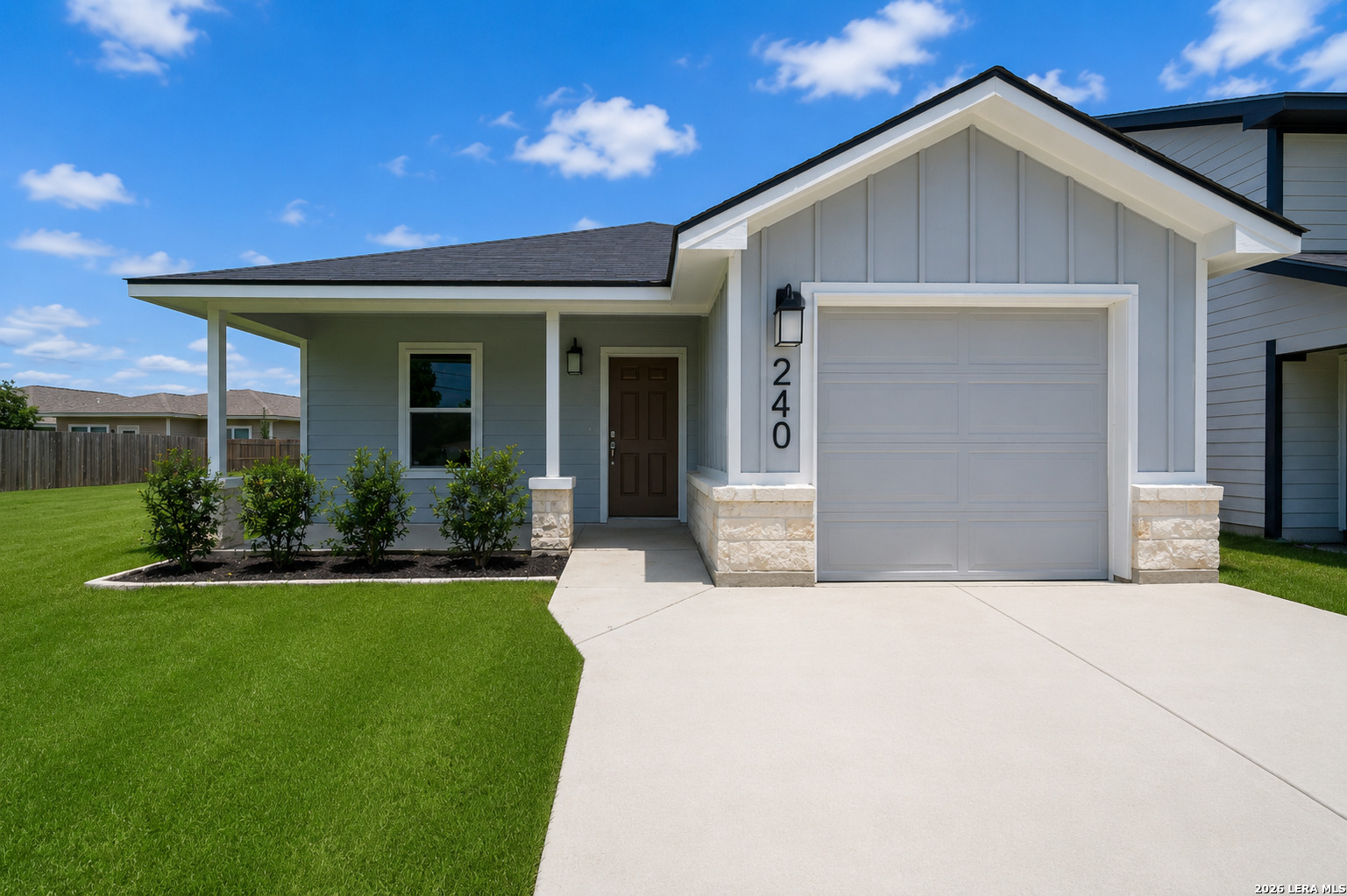 240 W Martindale St, Seguin, TX 78155 — photo 1