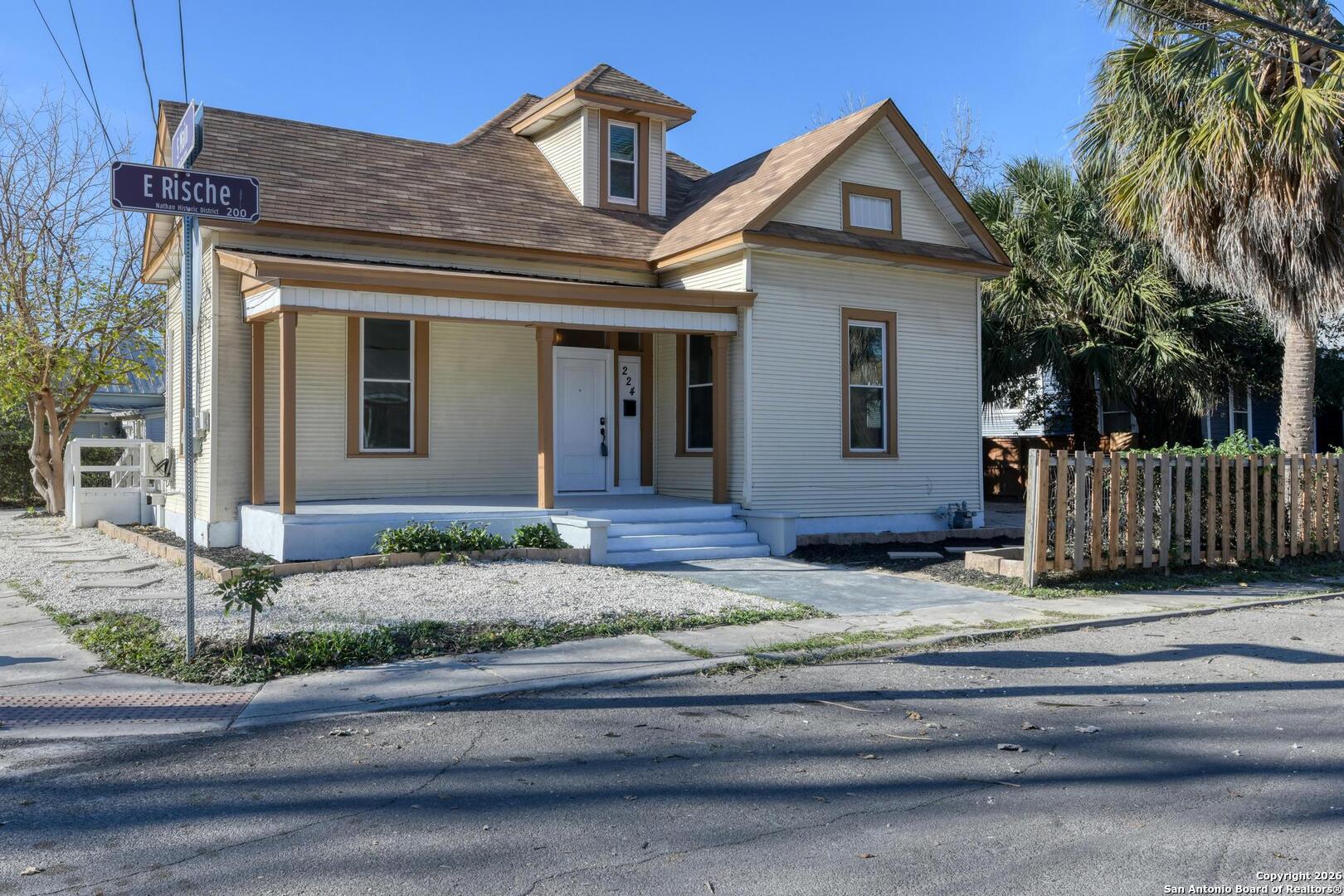 224 E Rische, San Antonio, TX 78204 — photo 1
