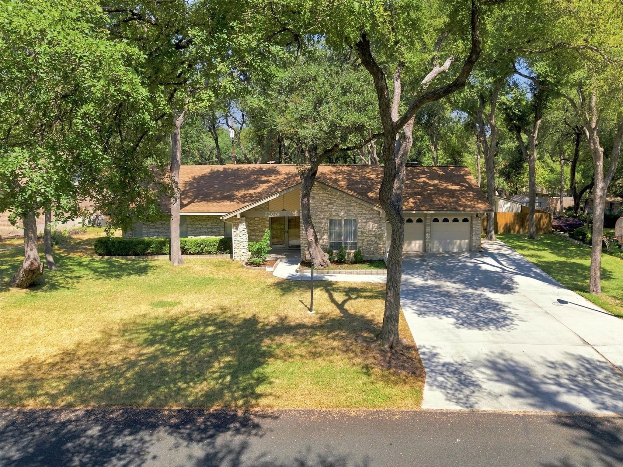 9202 Shady Oaks Dr, Austin, TX 78729 — photo 1