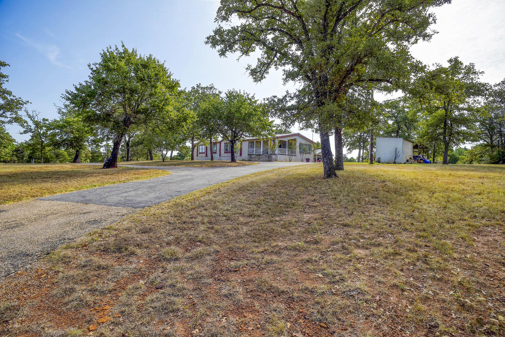 123  Split Oak Rd, Smithville, TX 78957 — photo 1