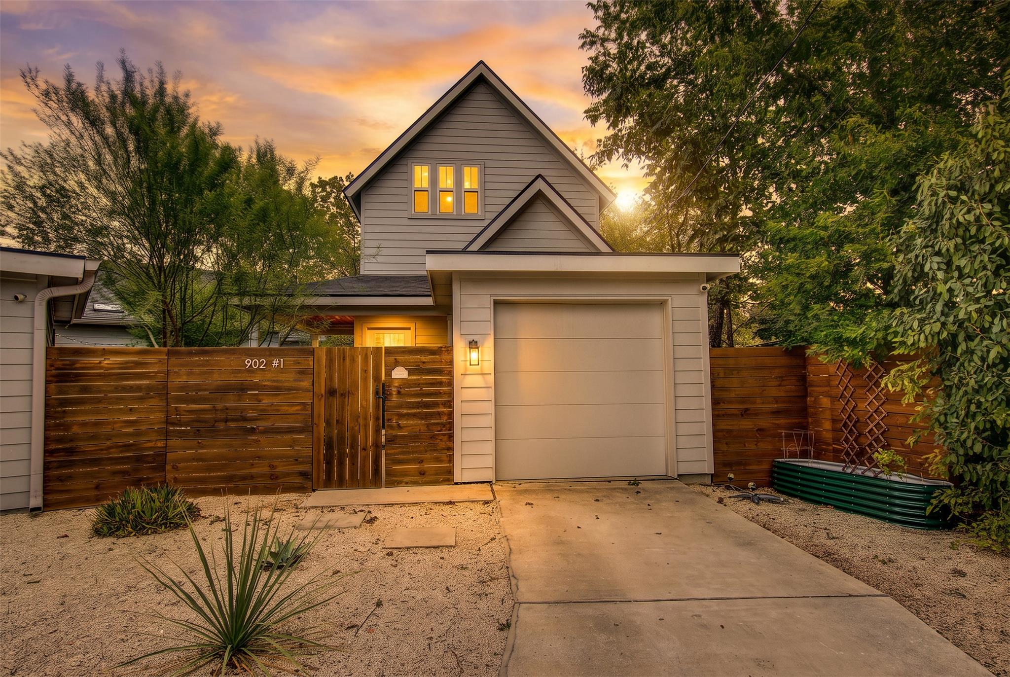 902 Plateau Cir #1, Austin, TX 78745 — photo 1