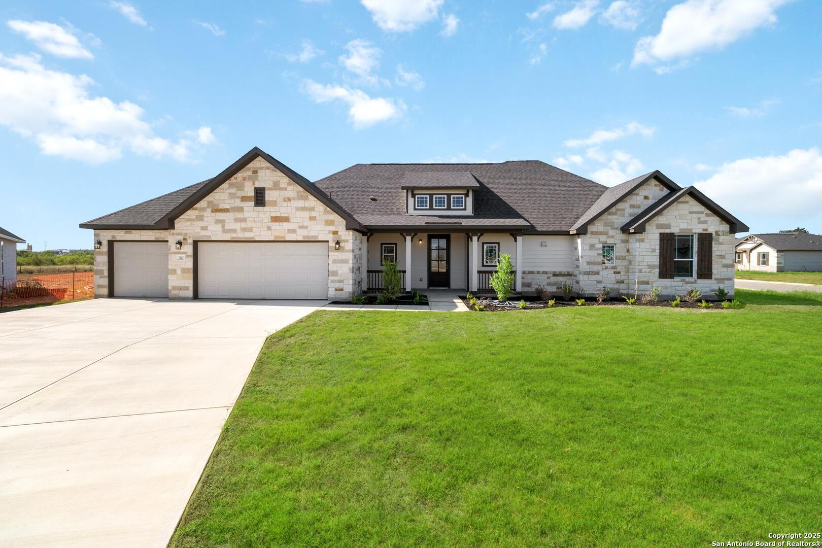 541 Alta Vista Drive, Pleasanton, TX 78064 — photo 1