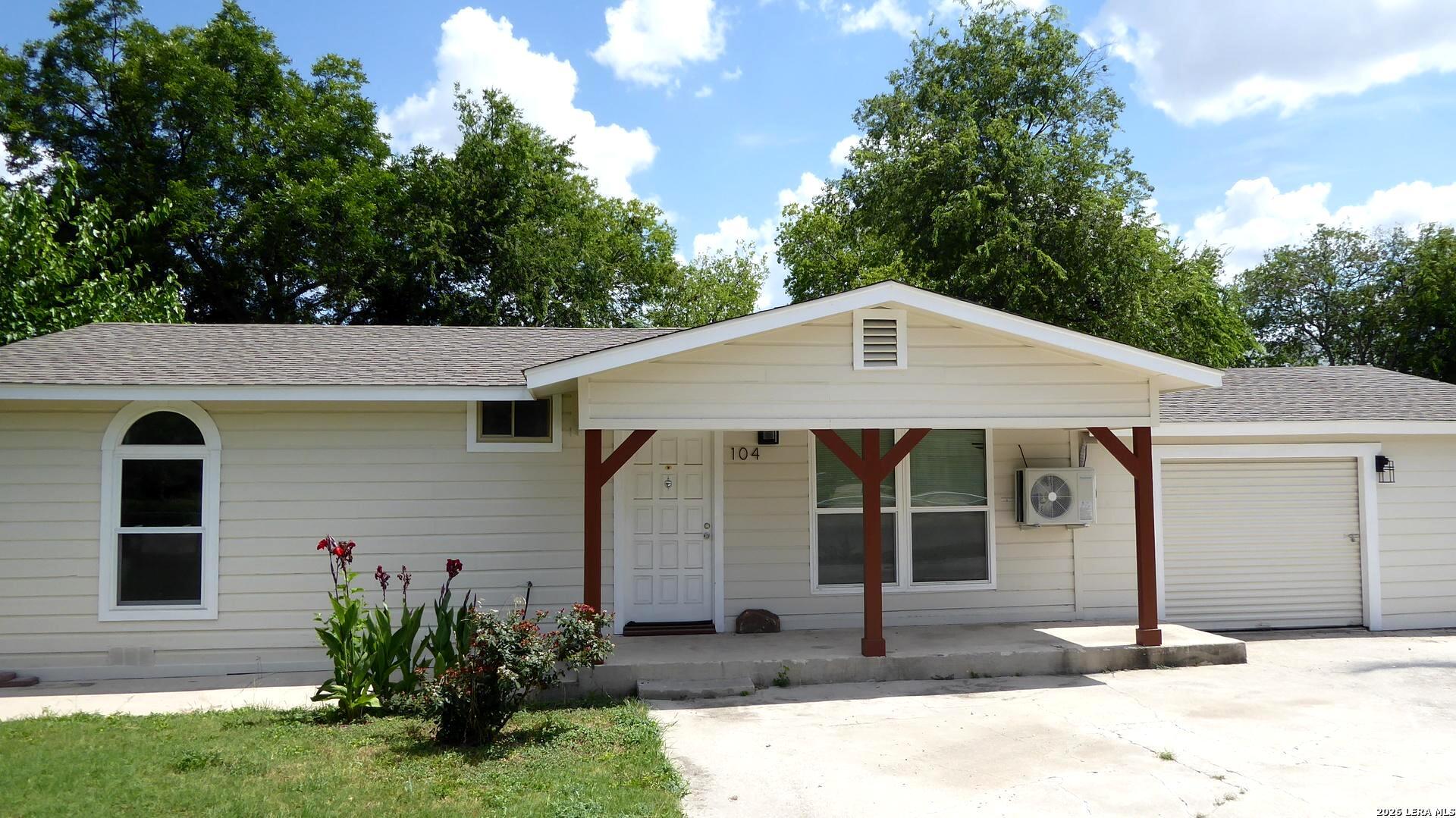 104 DINN, San Antonio, TX 78218 — photo 1