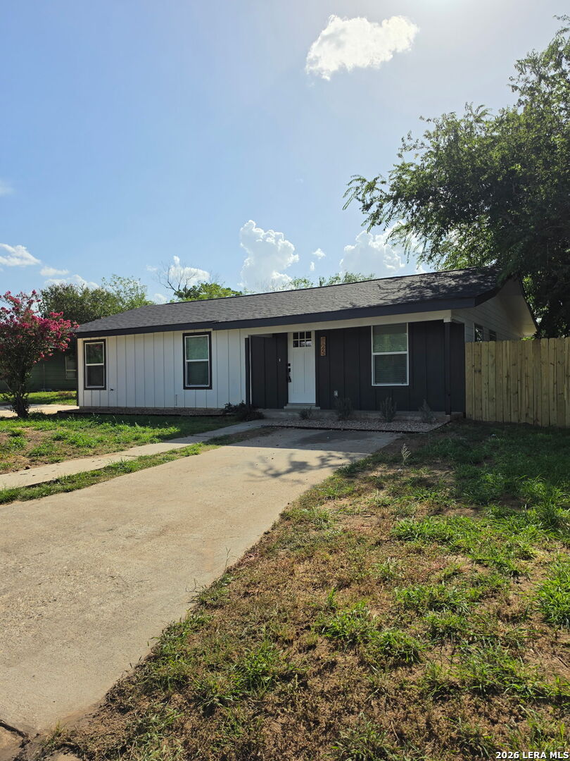 925 COLEMAN ST, Poteet, TX 78065 — photo 1