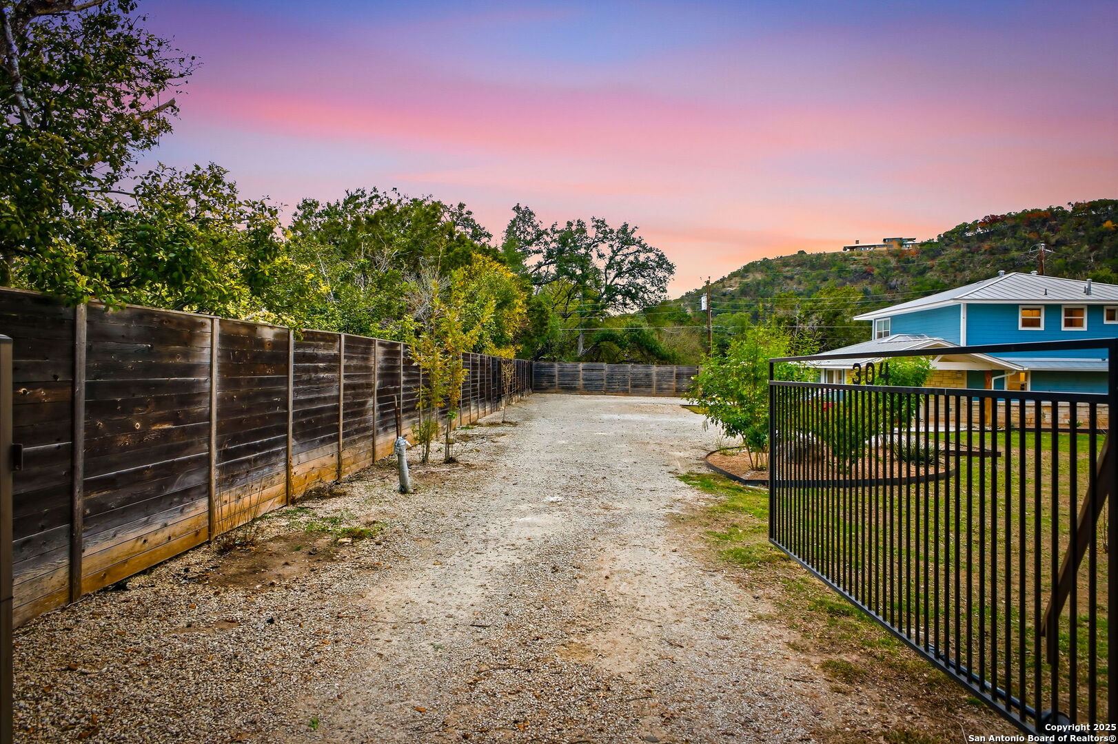 304 HUB DR, Wimberley, TX 78676 — photo 1