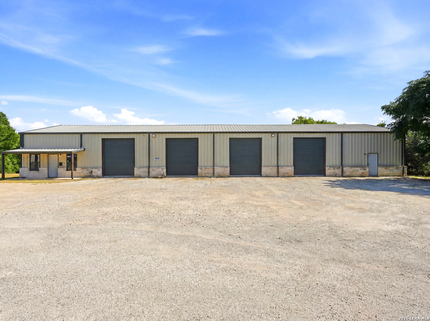 117 Business Dr, Kerrville, TX 78028 — photo 1