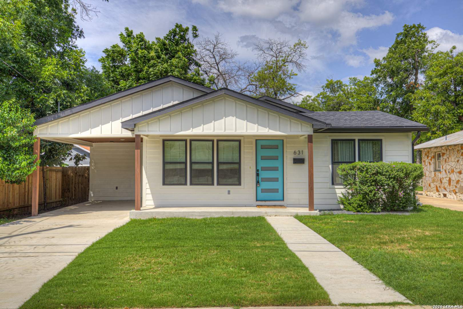 631 S SANTA CLARA AVE, New Braunfels, TX 78130 — photo 1