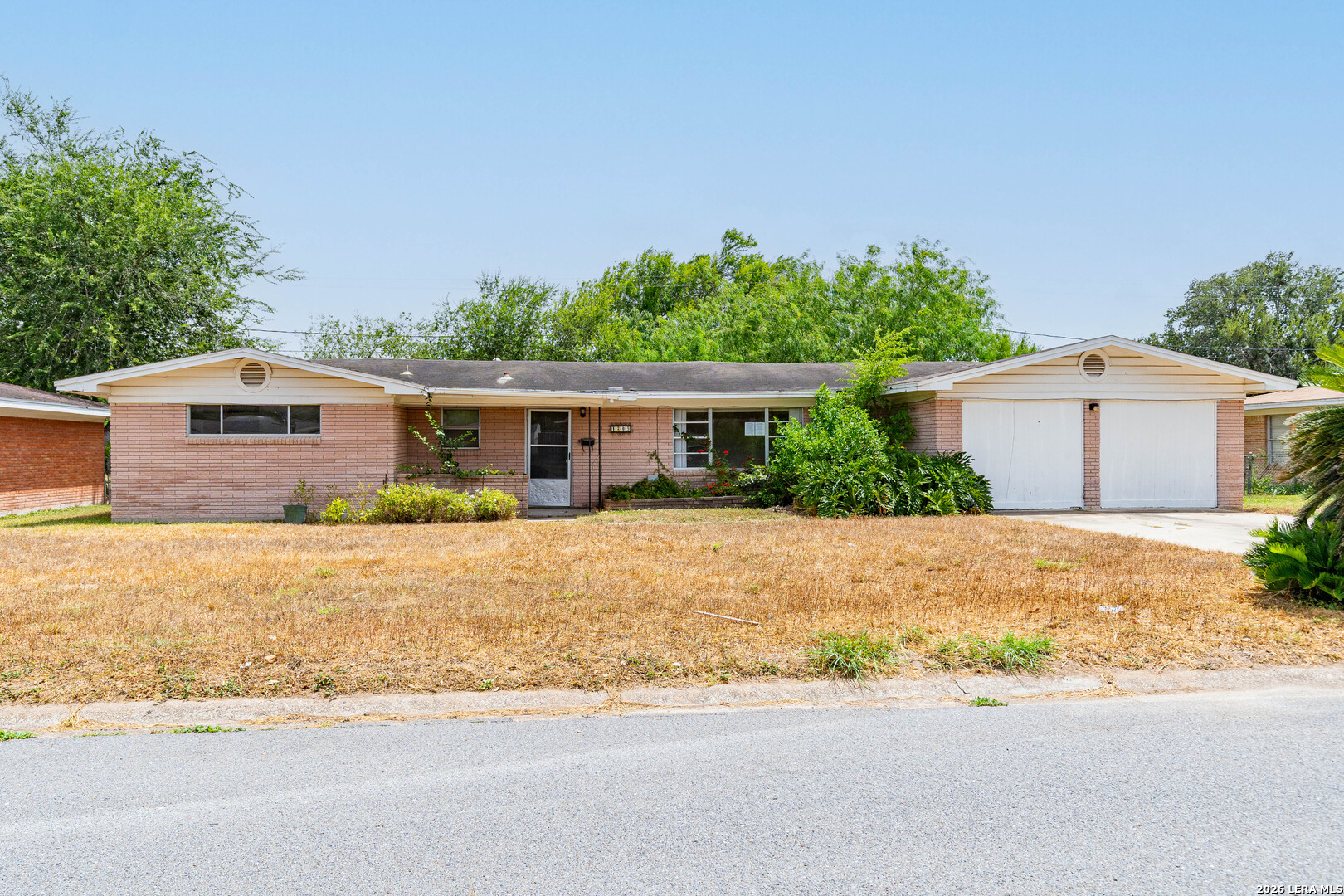 1209 W Esperanza Ave.