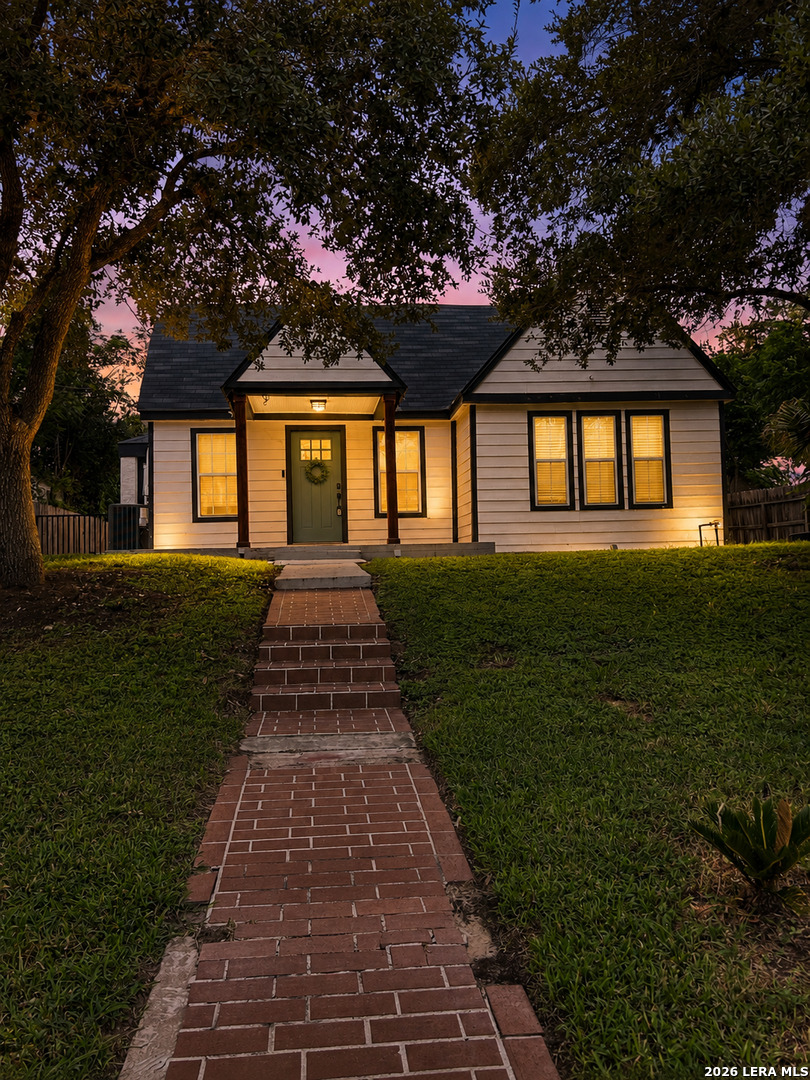 905 E Corpus Christi, Beeville, TX 78102 — photo 1