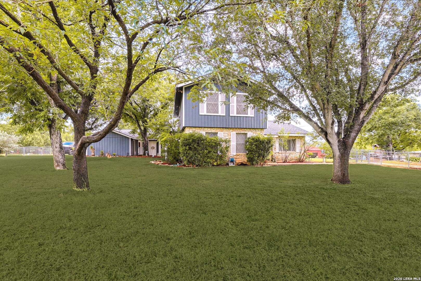 12591 LAVERNIA RD, St Hedwig, TX 78152 — photo 1