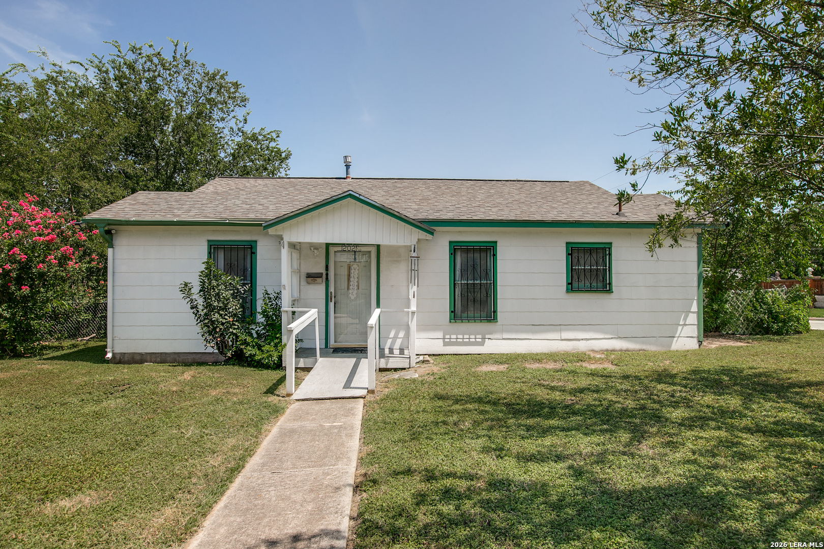 202 WAUGH ST, San Antonio, TX 78223 — photo 1