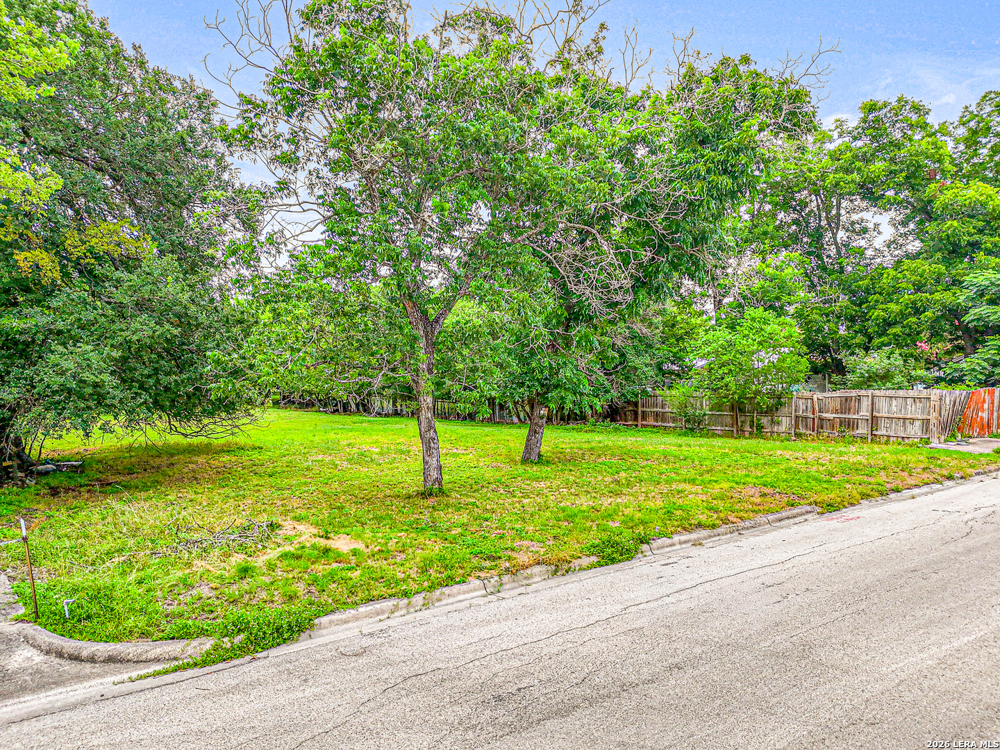 260 N HACKBERRY AVE, New Braunfels, TX 78130 — photo 1