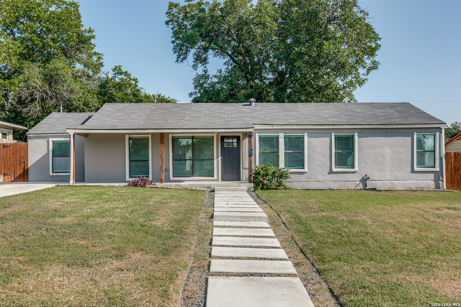 211 BEVERLY DR, San Antonio, TX 78228 — photo 1