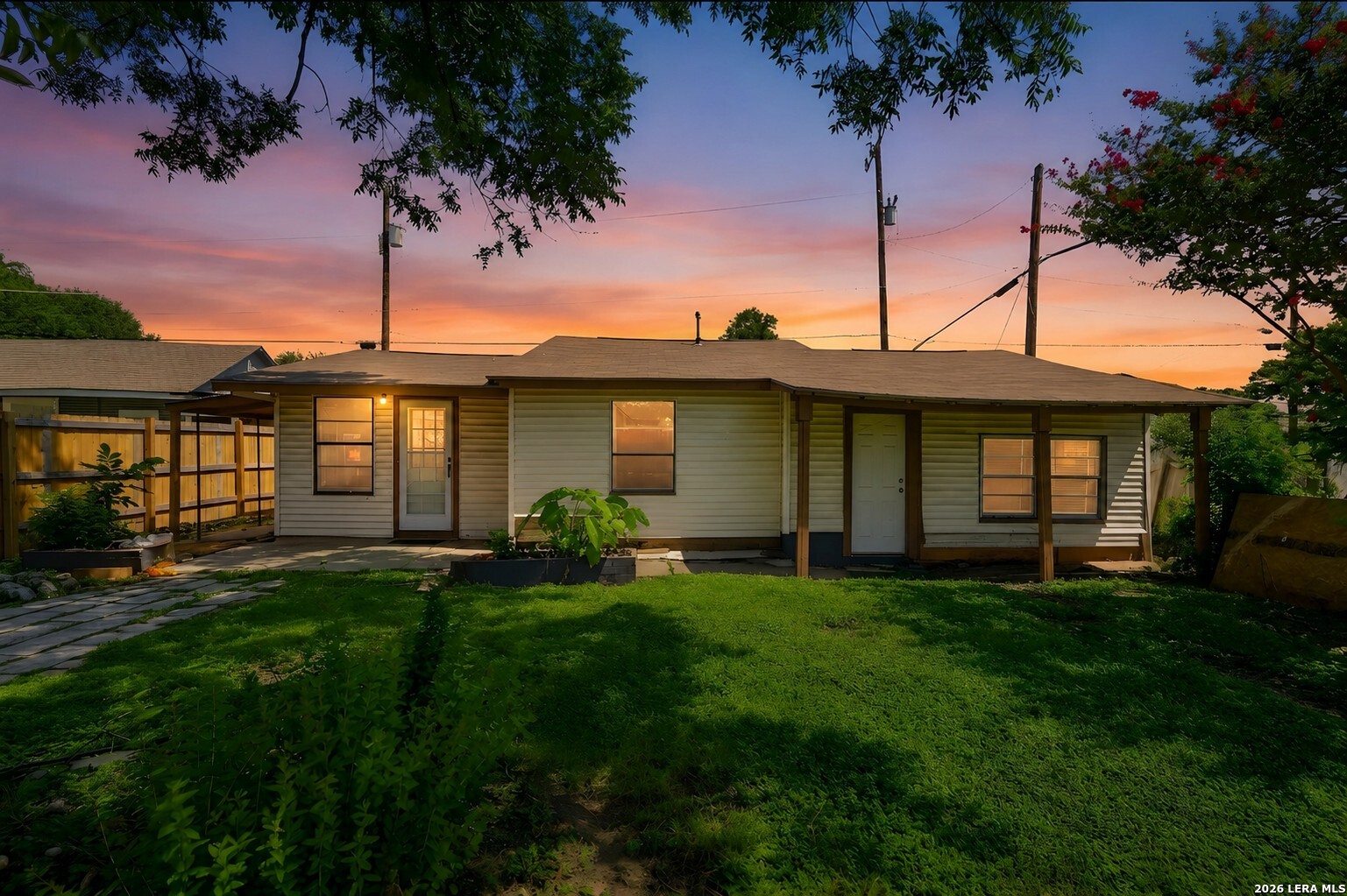 1401 Santa Barbara, San Antonio, TX 78201 — photo 1