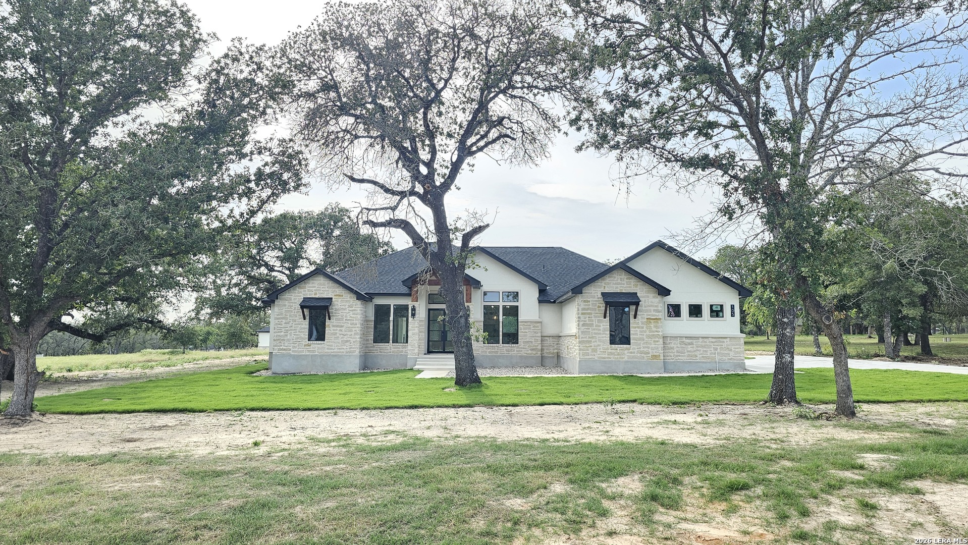 105 PIONEER TRL, Adkins, TX 78101 — photo 1
