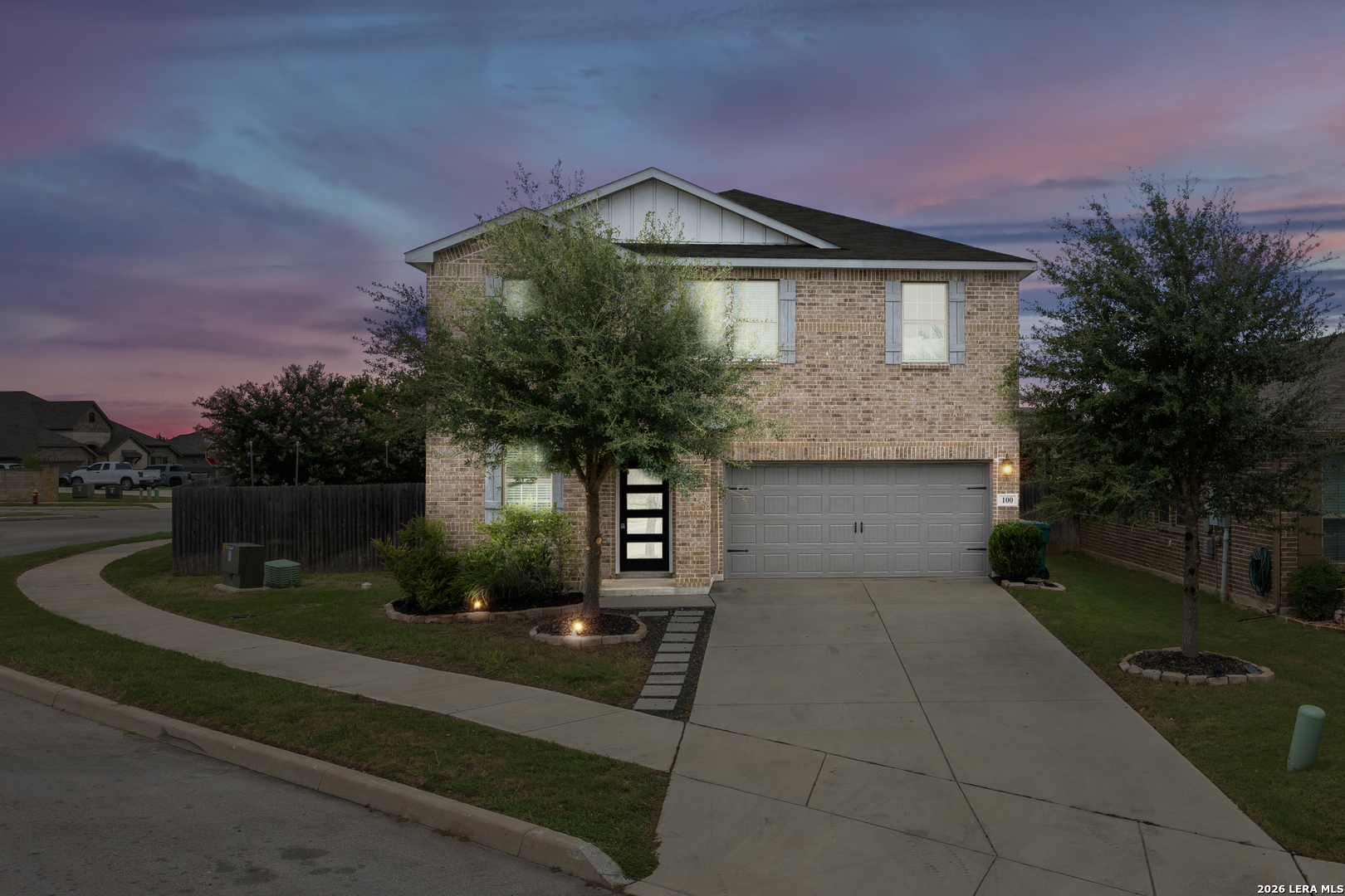 100 Clarendon, Boerne, TX 78015 — photo 1