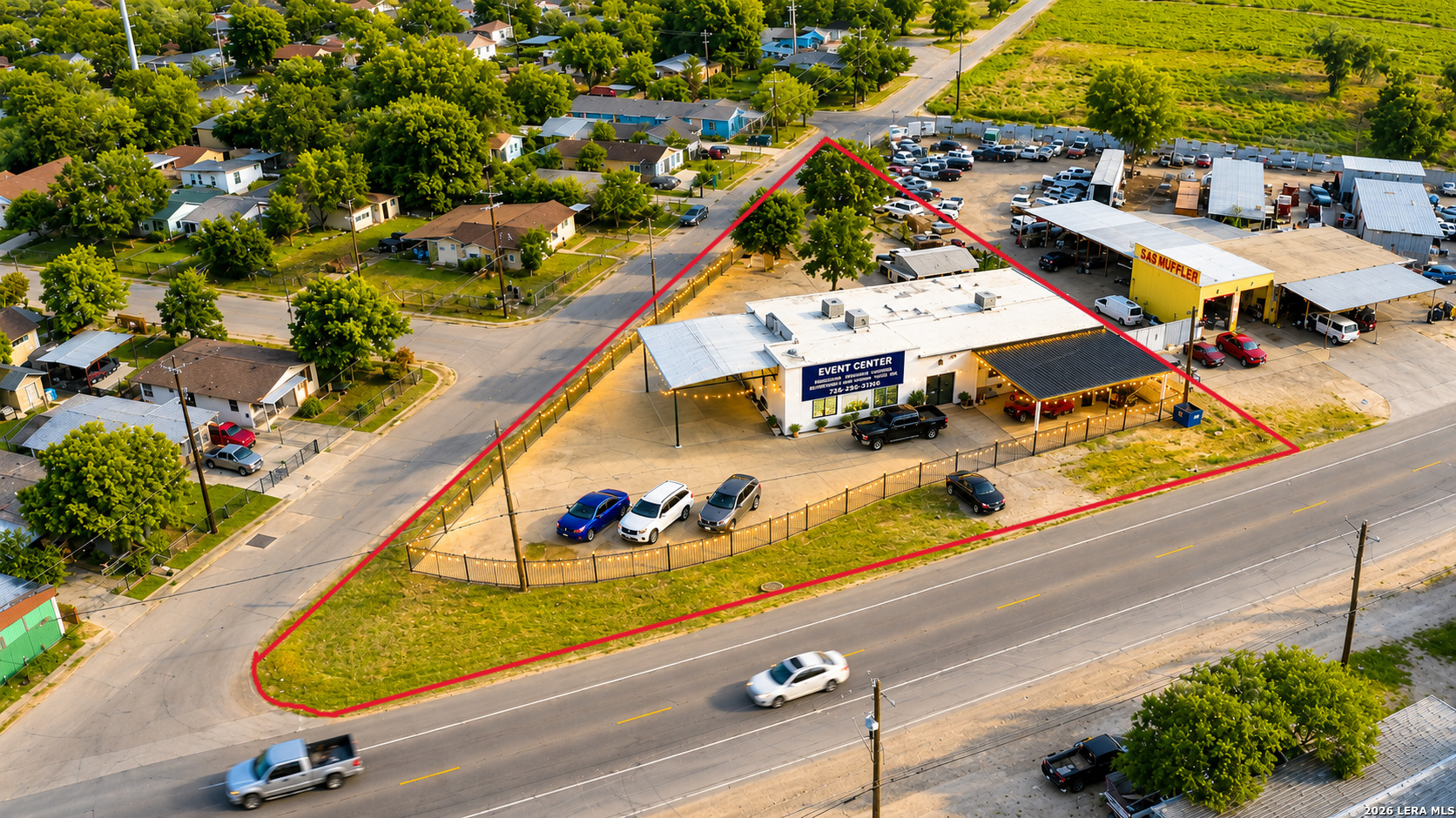 7402 NEW LAREDO HWY, San Antonio, TX 78211 — photo 1