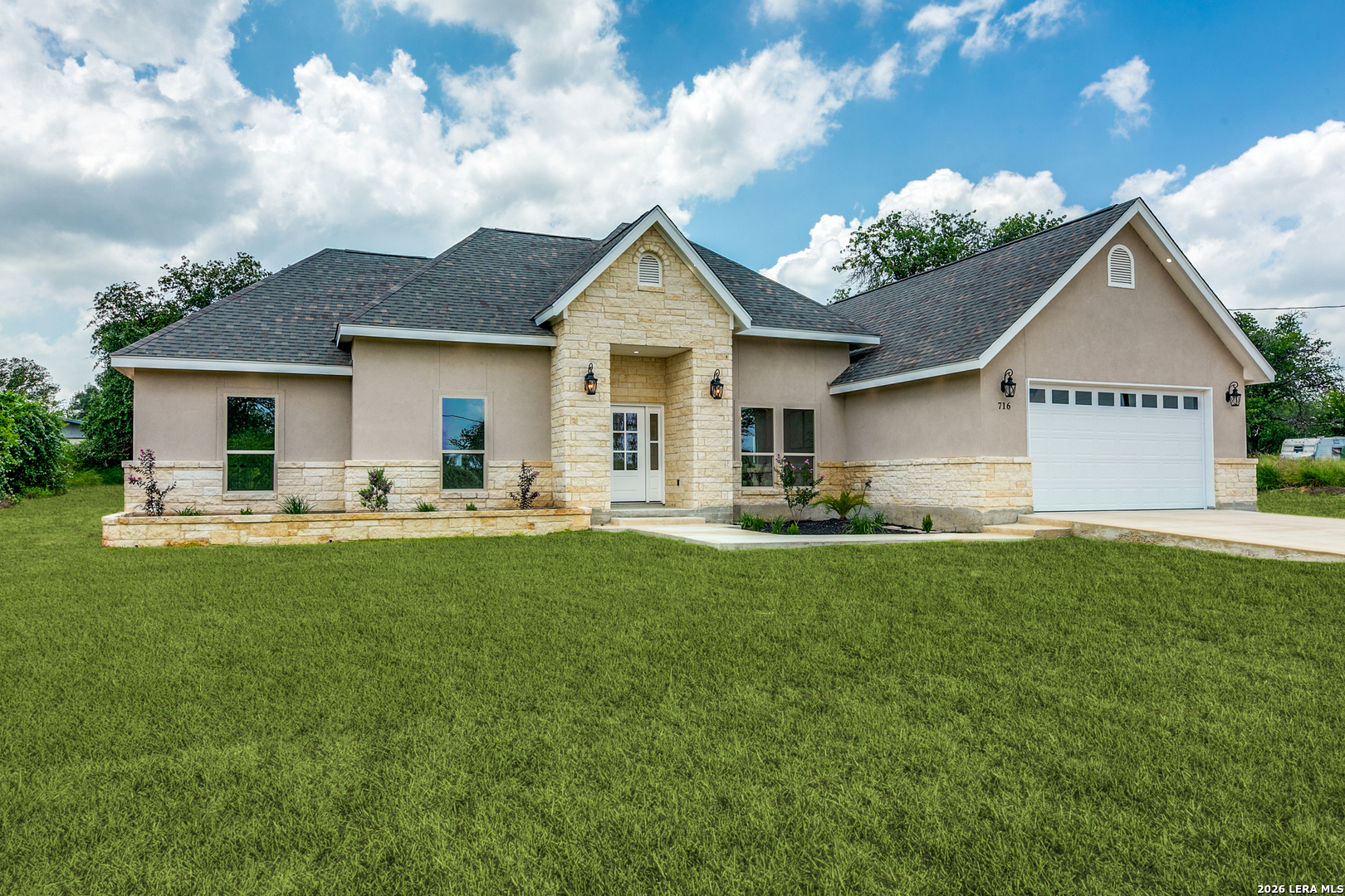 716 County Road 6847, Lytle, TX 78052 — photo 1