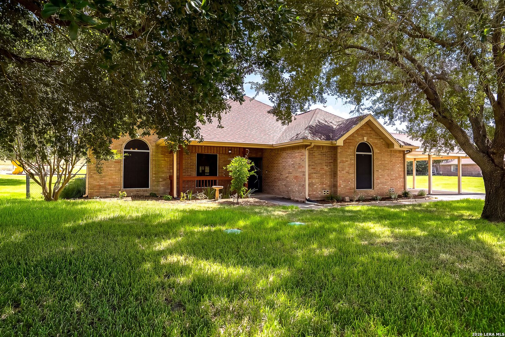 516 Lake Valley Dr, La Vernia, TX 78121 — photo 1