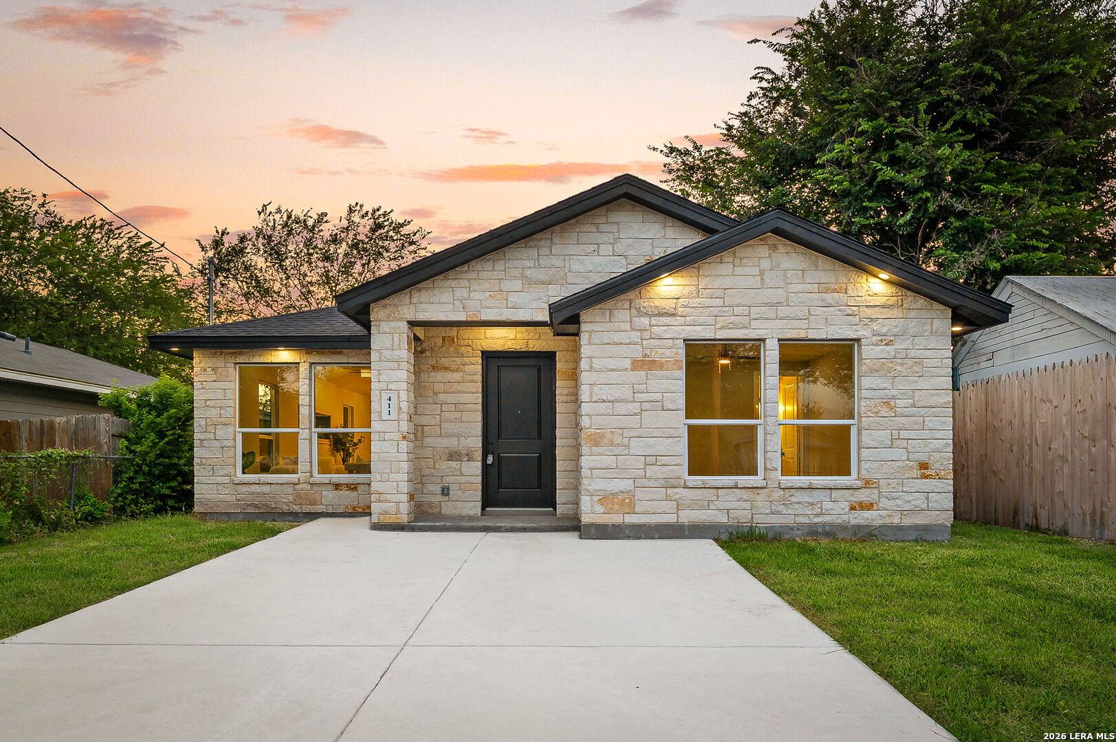 411 Moselle Ave, San Antonio, TX 78237 — photo 1