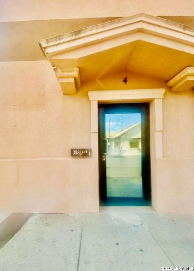398 E MAIN ST, Eagle Pass, TX 78852 — photo 1