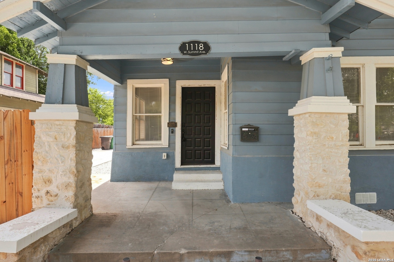 1118 W Summit Ave, San Antonio, TX 78201 — photo 1