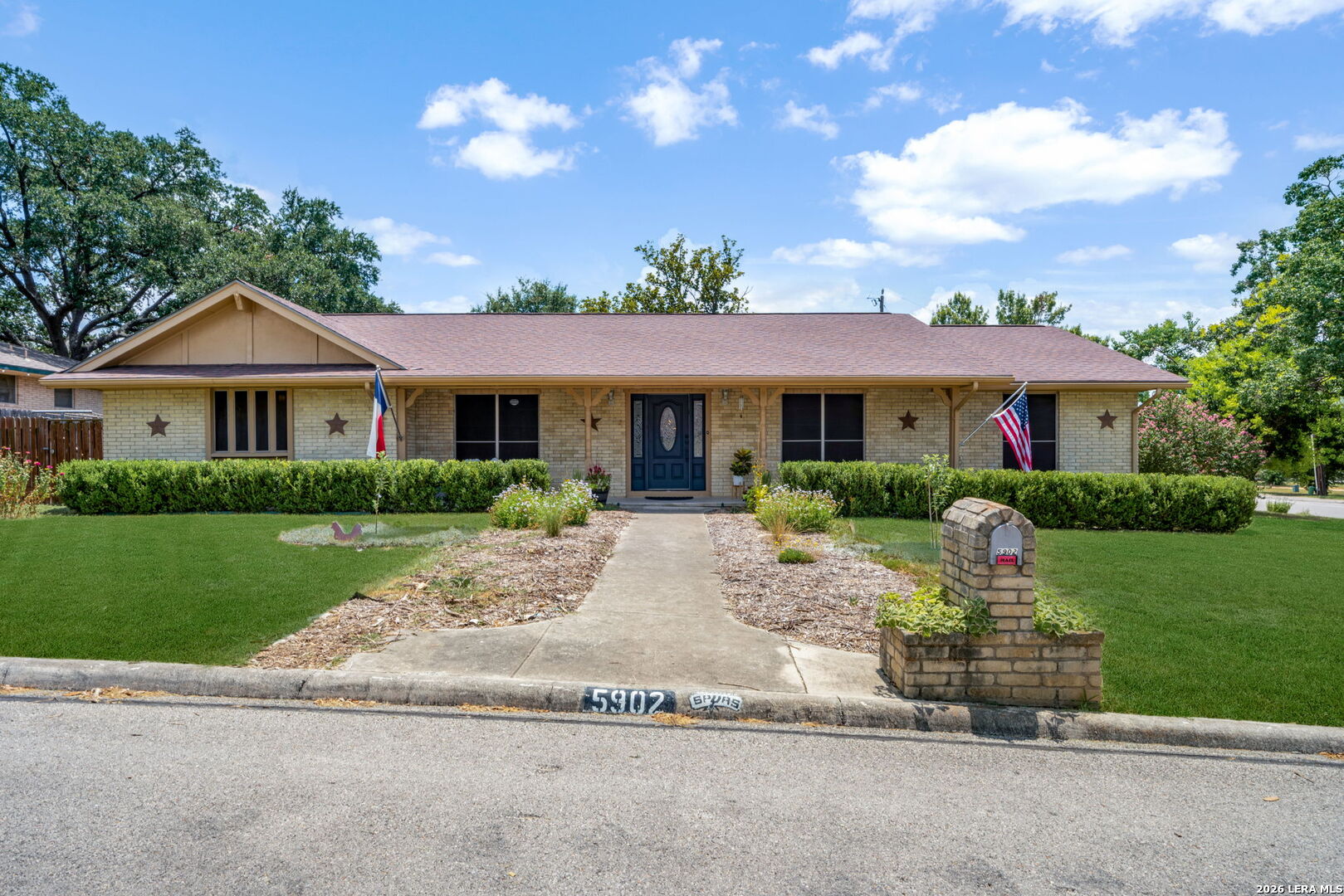 5902 Northgap St, Windcrest, TX 78239 — photo 1