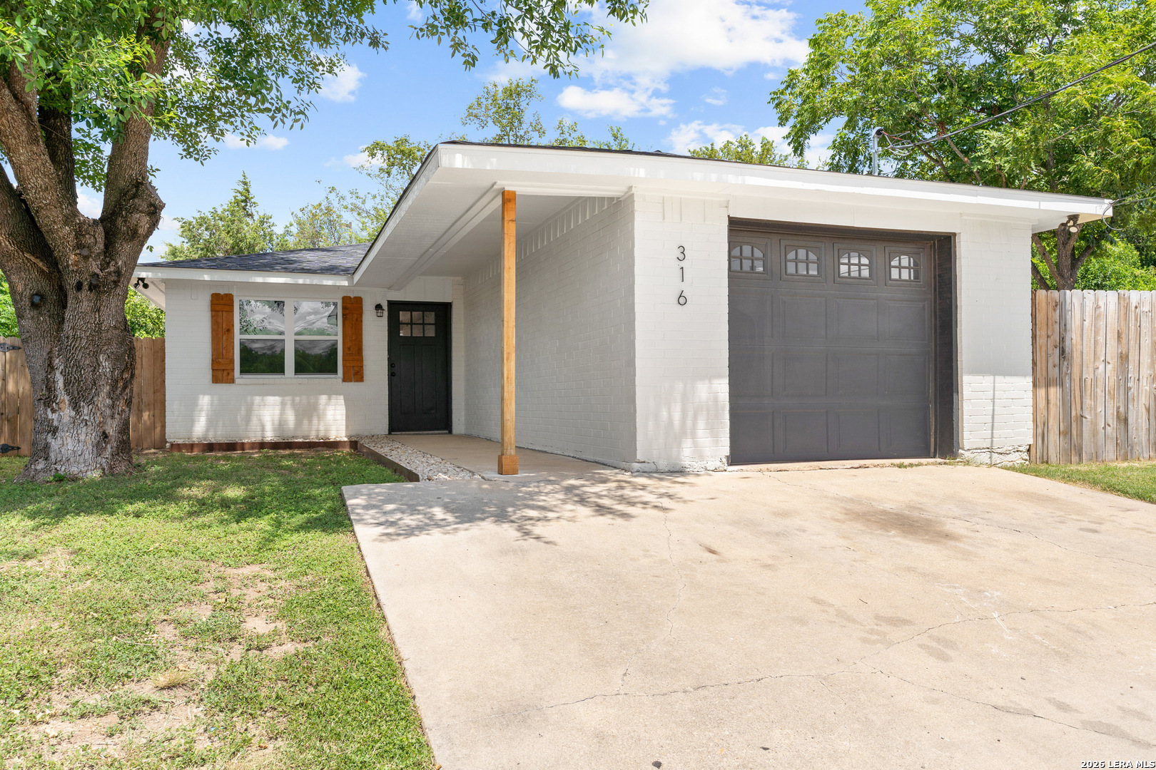 316 George, Kerrville, TX 78028 — photo 1