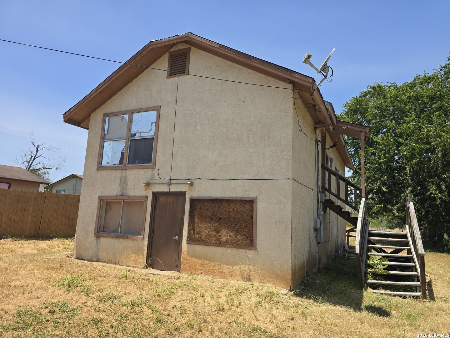 605 E, Floresville, TX 78114 — photo 1