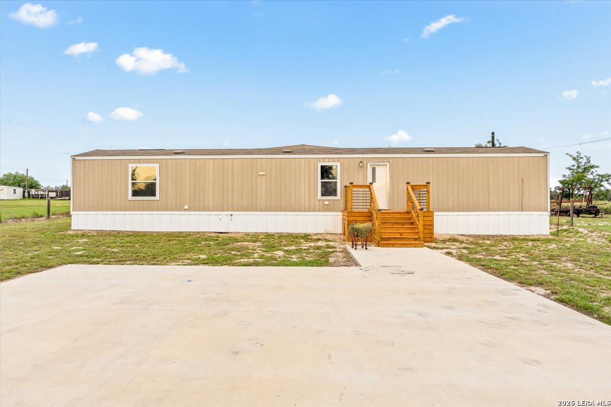 122 Amber Ln, Poteet, TX 78065 — photo 1