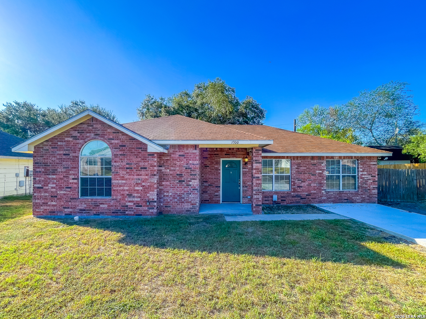 1300 TAYLOR ST, Beeville, TX 78102 — photo 1