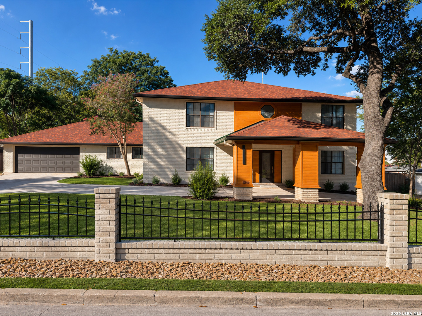 3919 MIDVALE DR, San Antonio, TX 78229 — photo 1